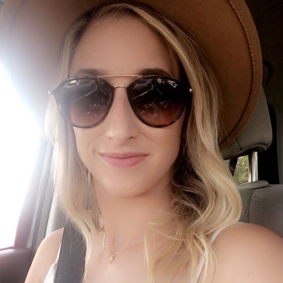 Meet your Posher, Kelsey - Picture 1 of 1